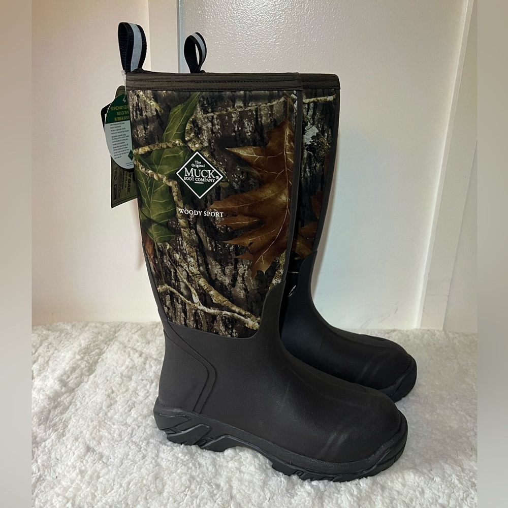 NWT- Muck Boot Company - Woody Sport Boots - Waterproof - M-8;W-9